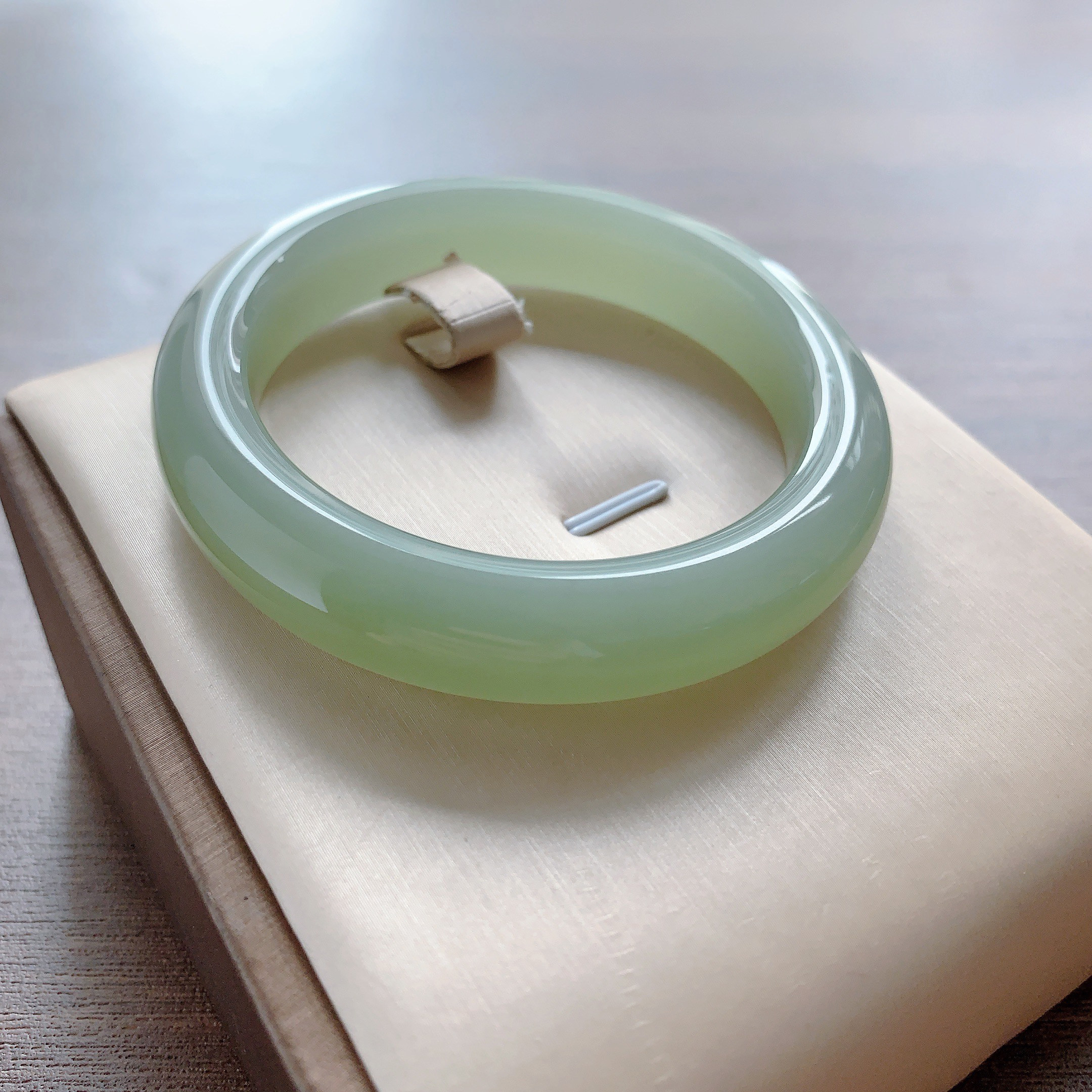 54.6圈口-晴水色-平安镯-青海料-天然和田玉手镯-梧桐家