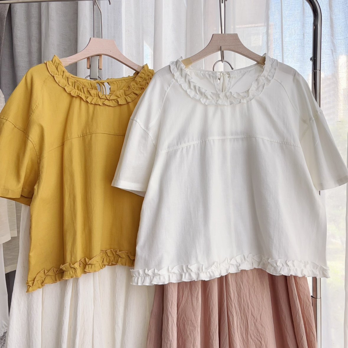 荷叶花边纯色圆领短袖棉麻娃娃衫