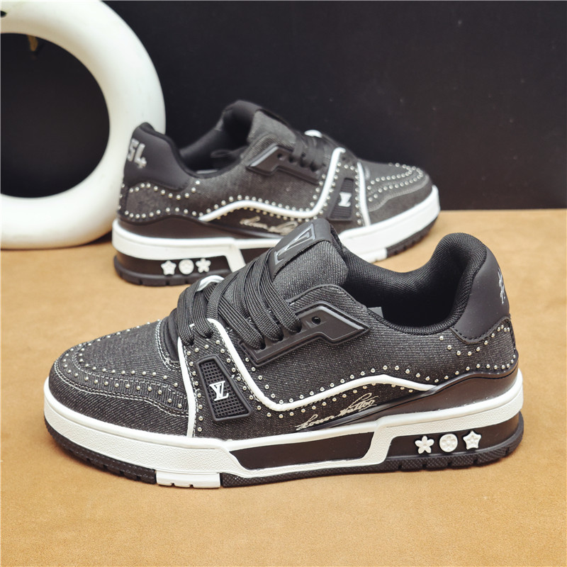 轻奢2025新款男鞋黑色铆钉拼接系带低帮休闲板鞋时尚潮流运动鞋男