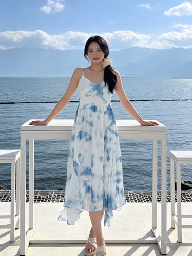 扎染连衣裙夏蓝白水墨晕染吊带长裙显瘦沙滩裙云南旅游穿搭仙女裙