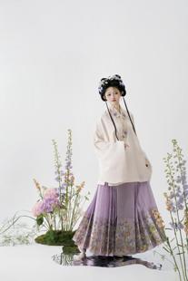 檀绾-百合明制马面裙织金仿妆花纱布料