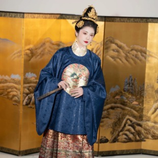 檀绾明制圆领大襟龙补服中长款金通缎面婚服女官服秋冬春汉服新年