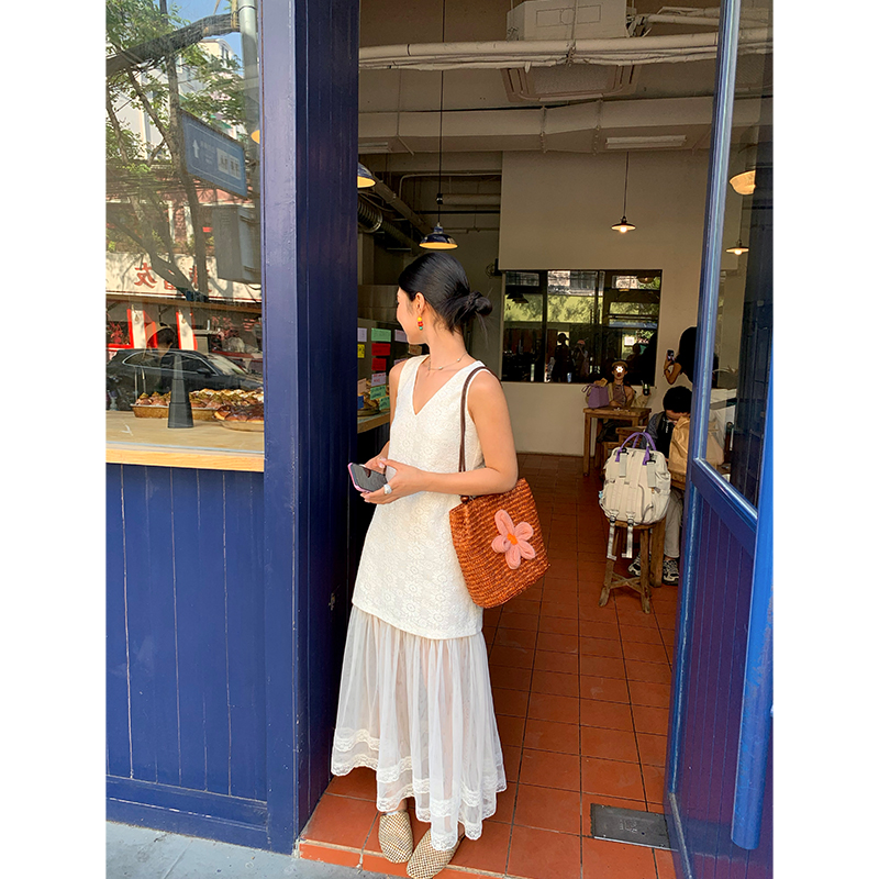 今屿花花V领无袖连衣裙女