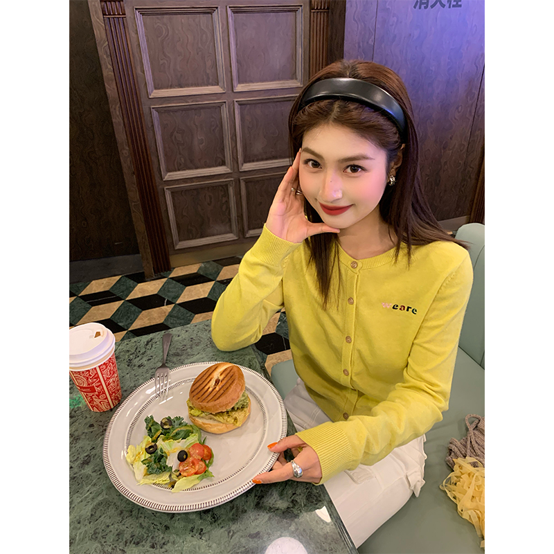 今屿花花黄色针织开衫女早春长袖