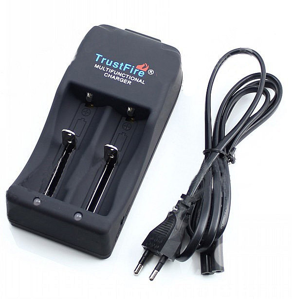 TrustFire26650充电器TR006锂电池双槽4.2V大电流输出2A车充