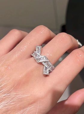 排钻纽结戒指锆石银色