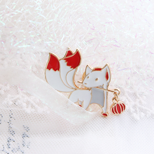 拾壹纪「三尾」日系可爱森系提灯笼的小狐狸胸针学生情侣礼物配饰