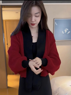 红色毛衣外套女春秋季2025新款宽松慵懒风短款小个子针织开衫上衣