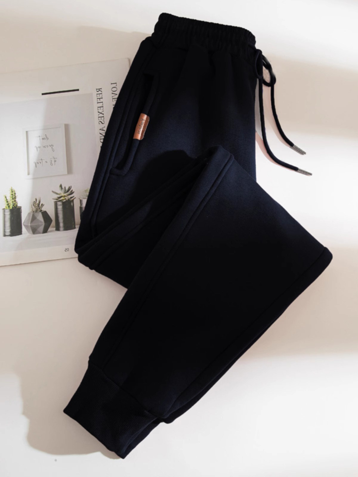 黑色运动裤女秋冬加绒2025新款宽松大码束脚小个子卫裤休闲哈伦裤