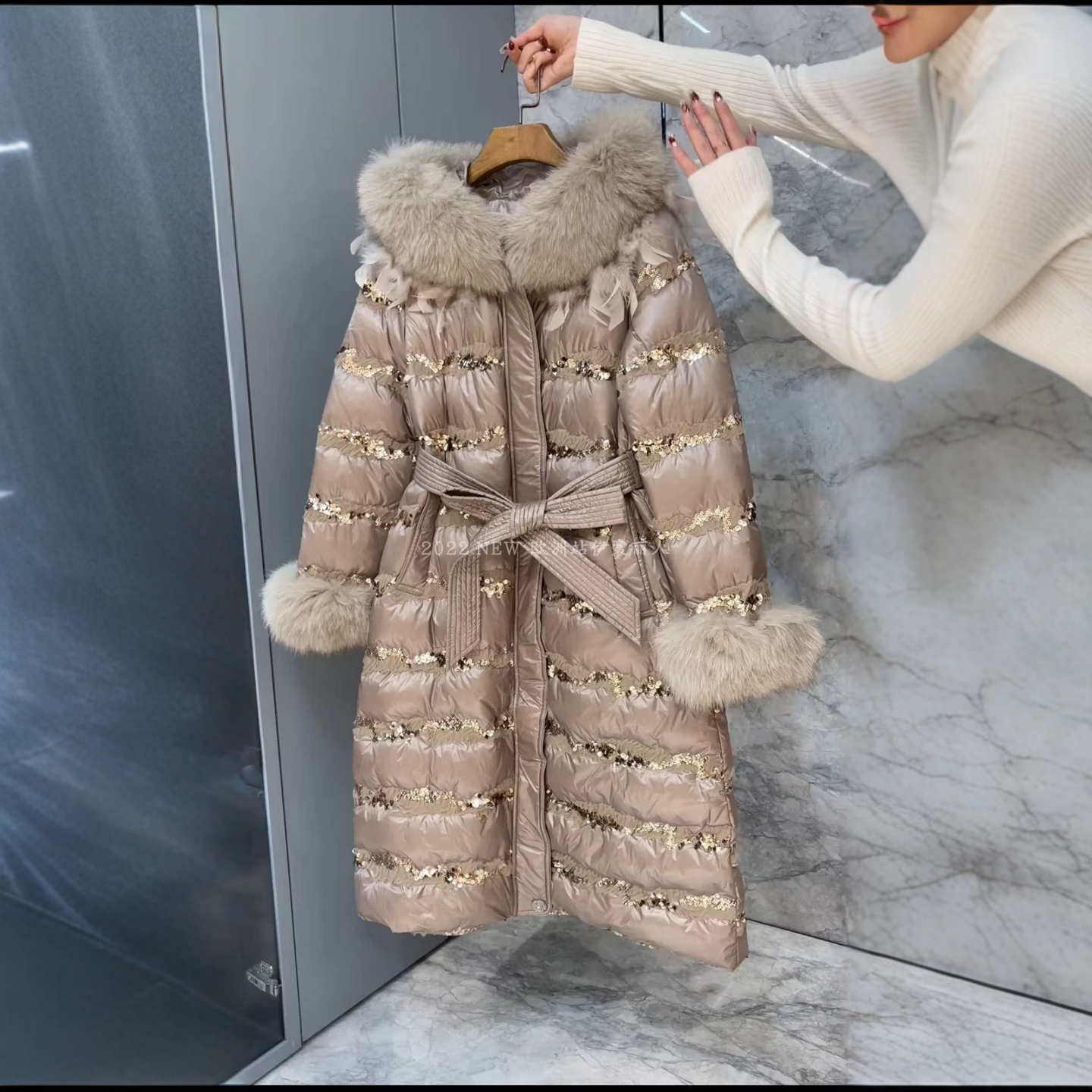 特价 福利花姑娘 狐狸毛领亮片长款羽绒服女收腰系带高级感外套女