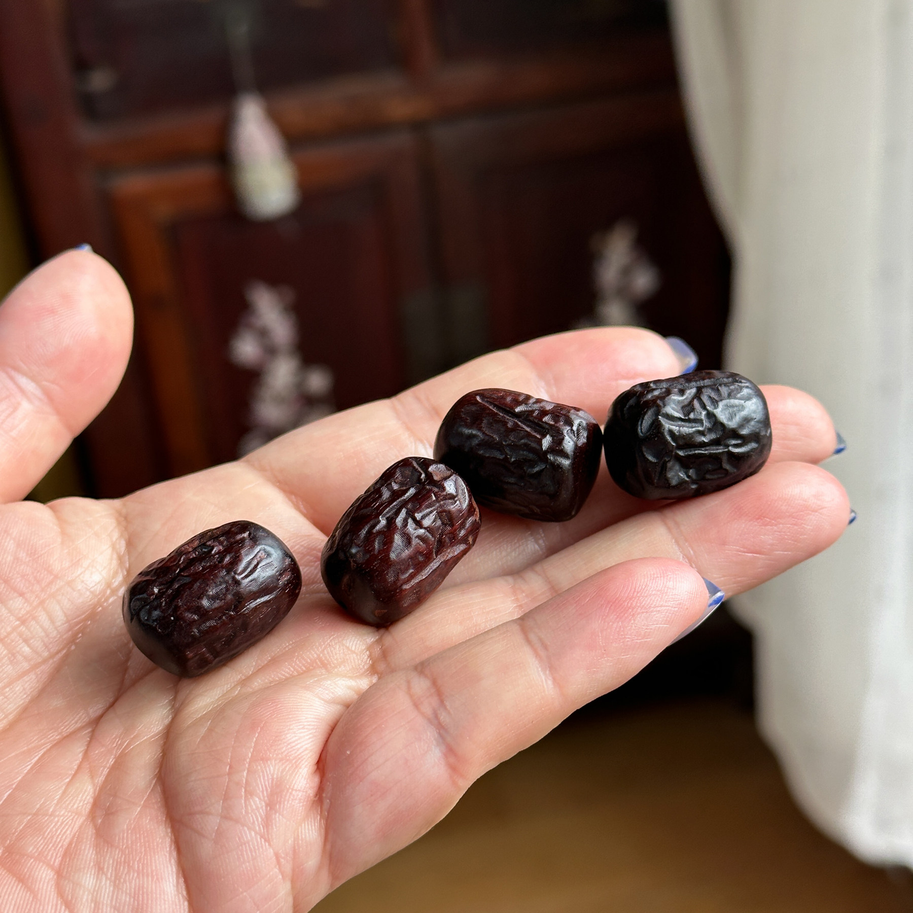 印度小叶紫檀雕刻大枣文玩配件