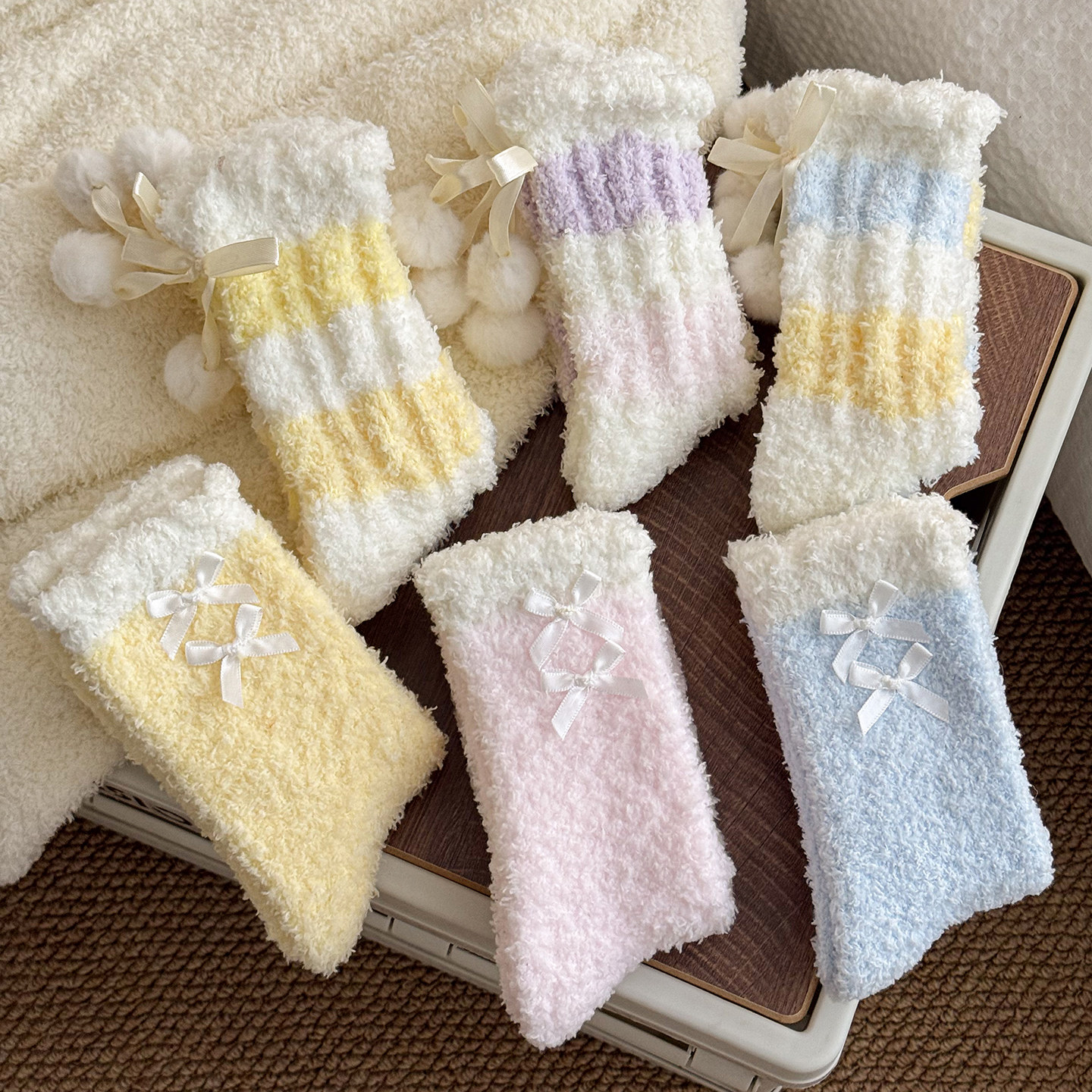 好看保暖毛绒袜子女珊瑚绒中筒袜女蝴蝶结条纹加绒加厚居家睡眠袜