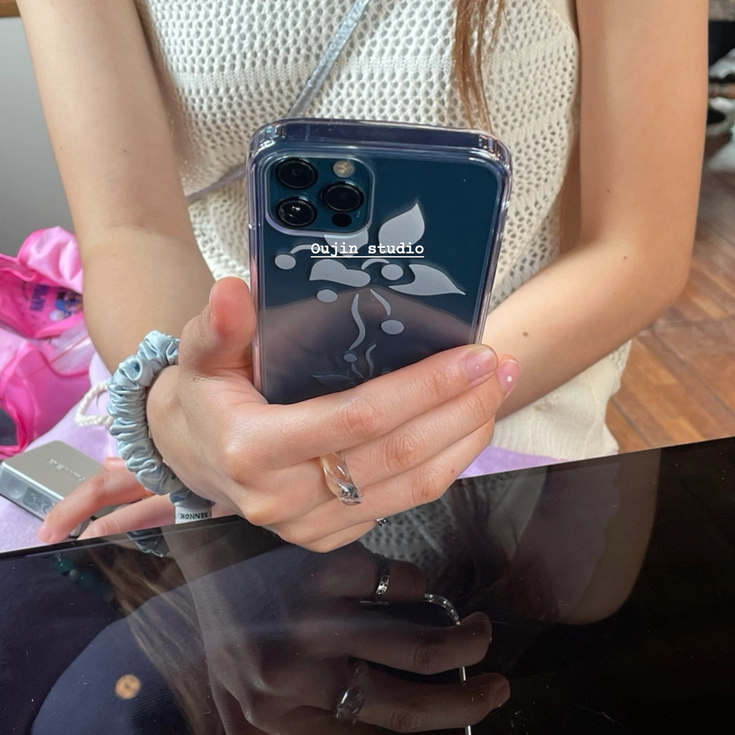 简约冷淡风渐变花朵手机壳苹果图片