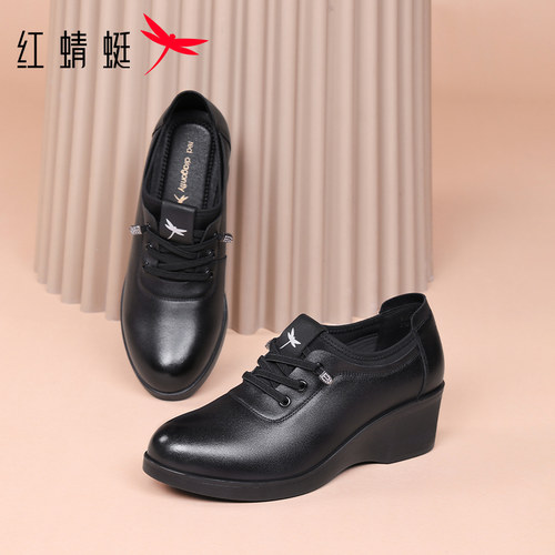 红蜻蜓女鞋坡跟妈妈小皮鞋春秋新款软底防滑真皮中年女士深口单鞋