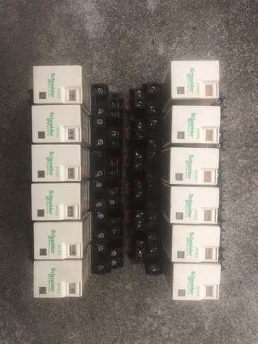 施耐德中间继电器.RXM2LB2BD.底座RXZE1M2C. 议价