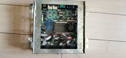 拆机工业主机U10374G内存32固态功能能正常如图