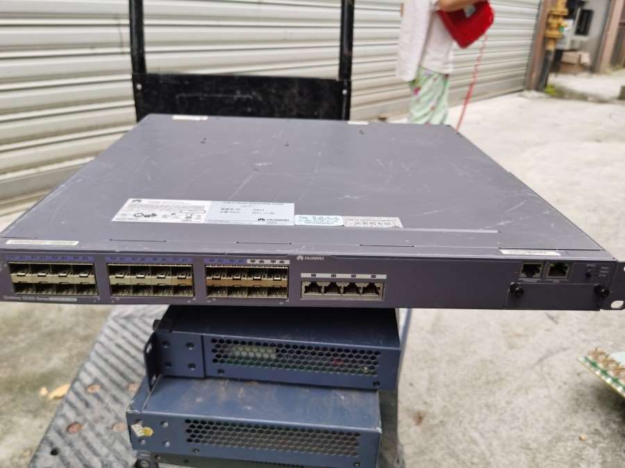 华为S5328C-EI-24S24+4全千兆三层交换机