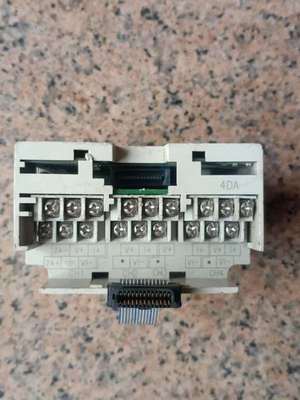 三菱PLC模块FX2N一4DA成色如图实物拍照一个扣断