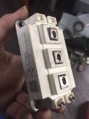 skm400gb12t4一个脚弯,一个底板边缘刮擦,2个