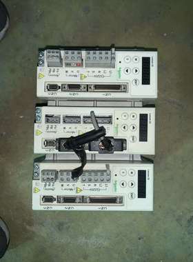 施耐德伺服驱动器400wLXM23CU04M3X二手拆机