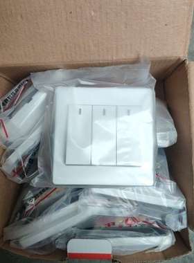 白色安装三开双控开关10个一盒