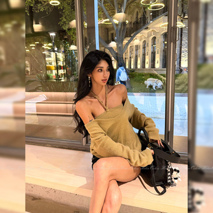 两件套修身 马海毛 编织挂脖背心&U领露肩宽松毛衣 慵懒纯欲 HELEN