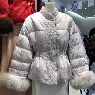 口狐狸毛刺绣白色羽绒高级外套 袖 紫色新中式 立领收腰羽绒服女短款