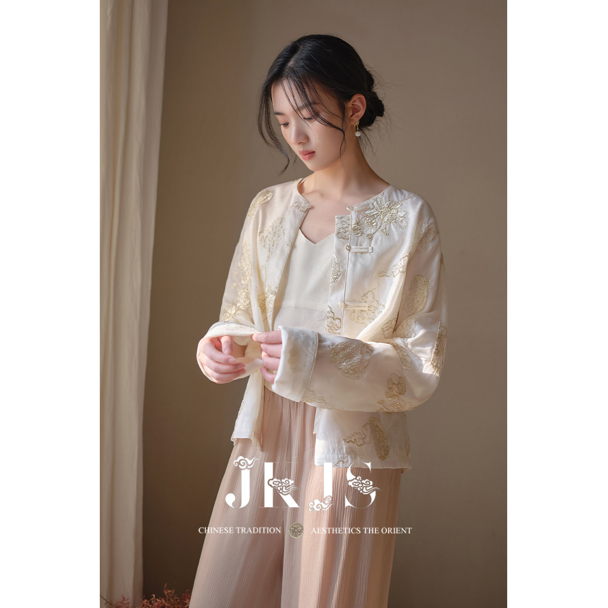 JKJS雪纺压花绣花 新中式衬衫轻薄刺绣外套2025春秋国风盘扣上衣,女装/女士精品,短外套,淘宝优惠券,粉丝福利购,淘宝优惠卷