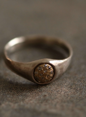 noguchi复古棕色钻石印章尾戒女