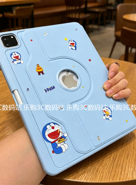 2026新款浮雕叮当360度旋转亚克力iPad11代a16保护套10.9带笔槽air456适用M345苹果10.2寸2025Pro11硬壳789代