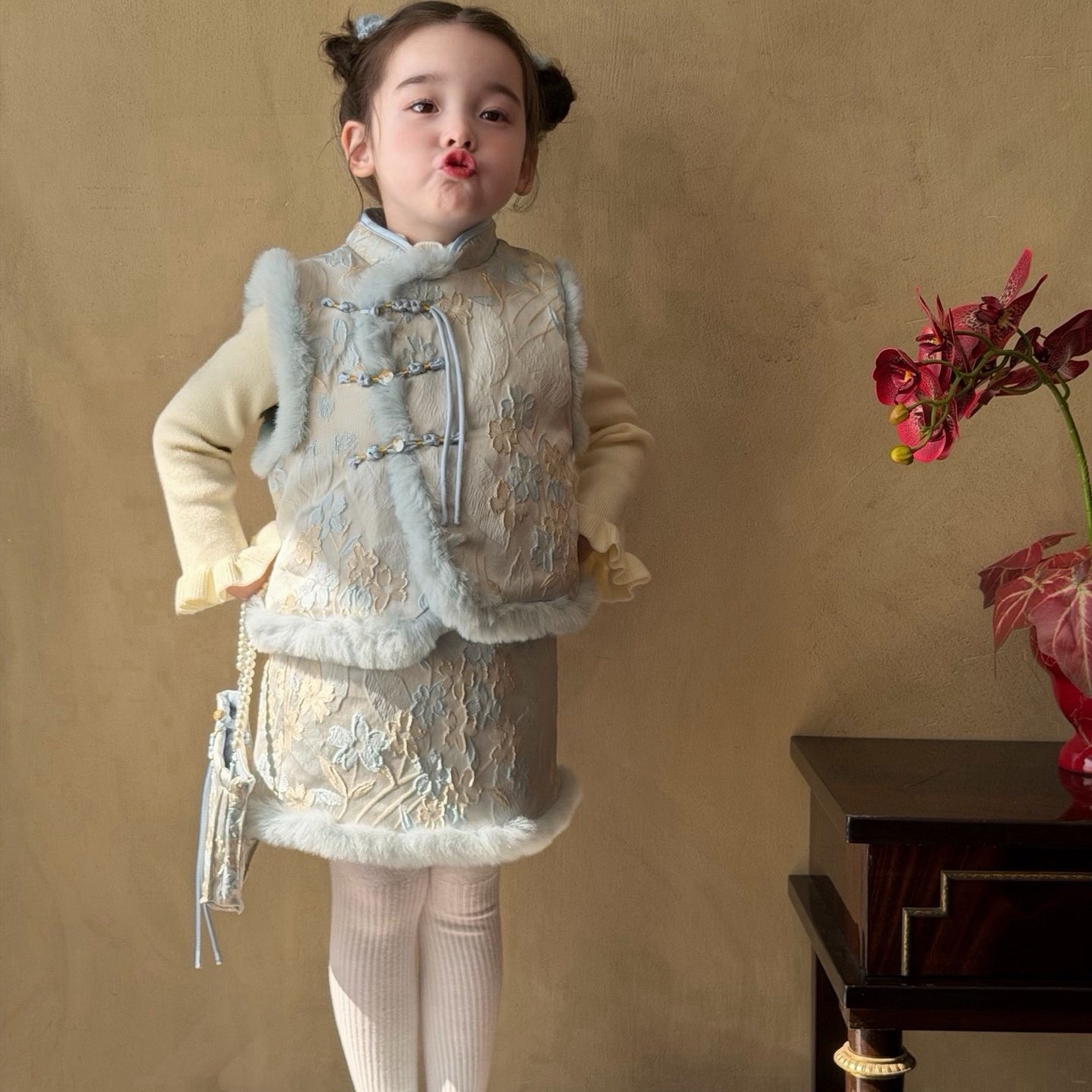 苏西女童25冬新中式刺绣旗袍套装女宝加绒保暖拜年服三件套带包包