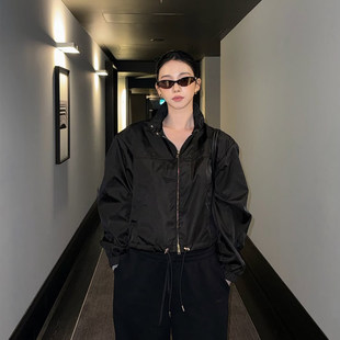 欧洲柳智敏明星同款黑色休闲风夹克冲锋衣外套上衣女短款韩版抽绳