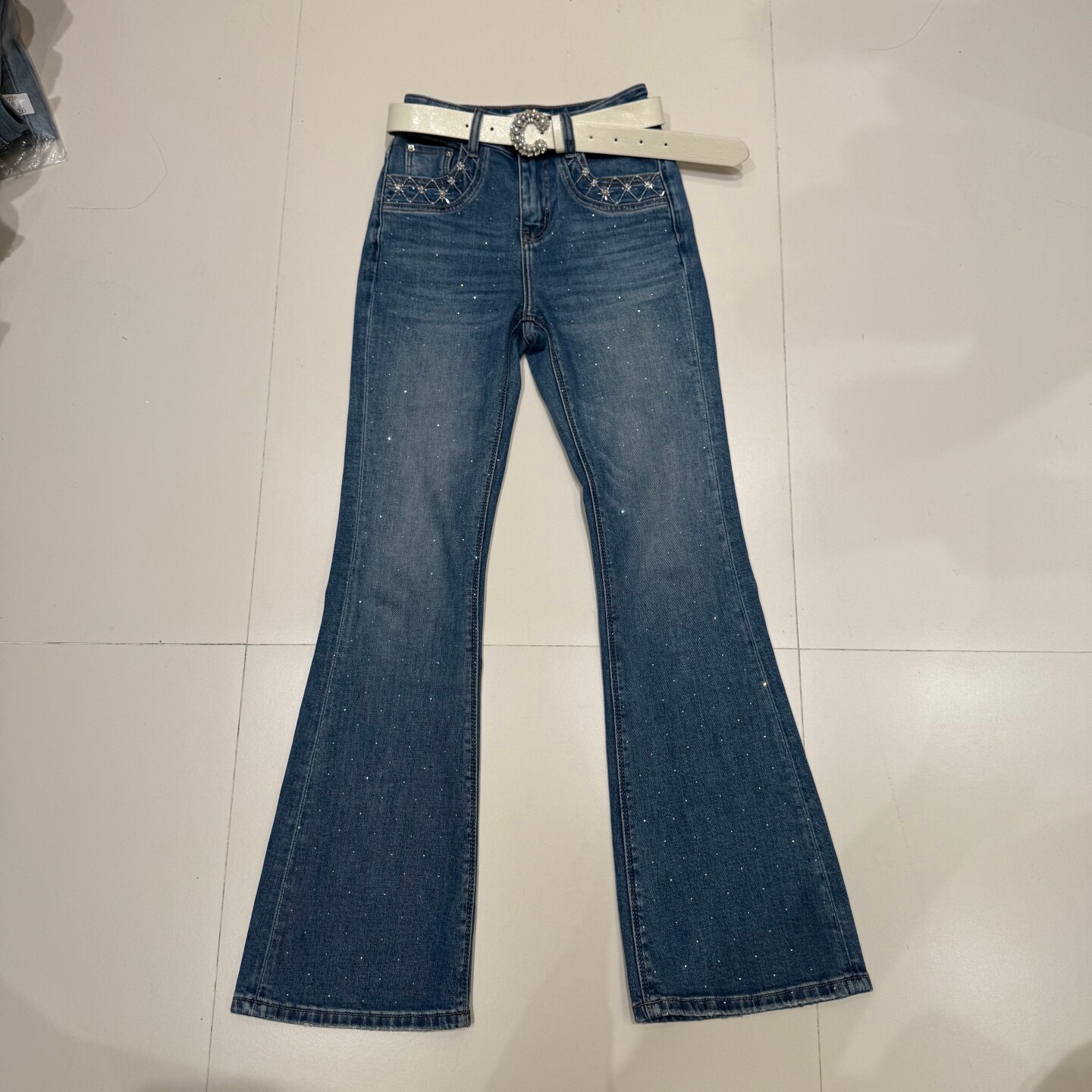 欧洲站2026春季新款口袋钉珠烫钻高腰修身显瘦洋气微喇叭牛仔裤女