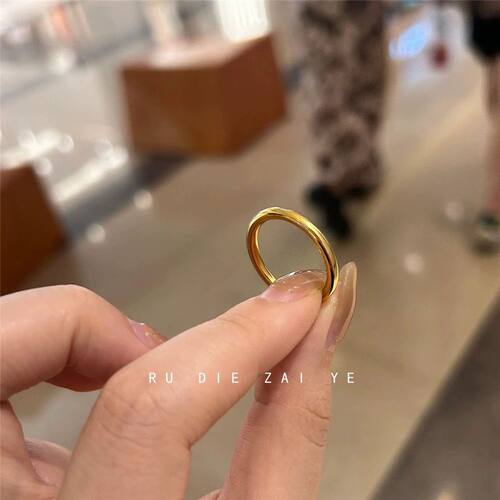 库宁 实心小素圈!钛钢不掉色2mm金色光面沉甸甸仿真金叠戴戒指
