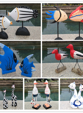 木质手绘动物亲嘴鱼桌面装饰品