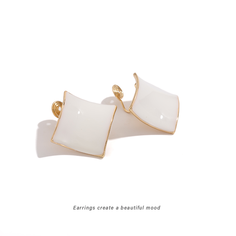 无耳洞温柔杏粉色菱形耳环