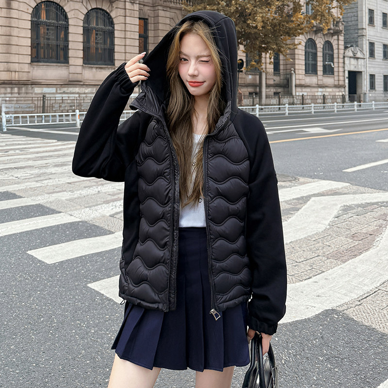 2025冬季新款时尚百搭小个子学生拼接连帽棉服轻薄短款波浪棉衣女