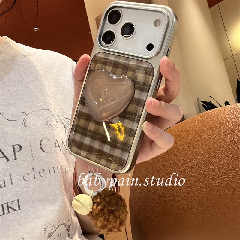 babypain 秋冬复古棕绿色格纹适用iPhone17promax手机壳苹果16pro棕爱心支架15pro毛球挂件14pro新款气质13