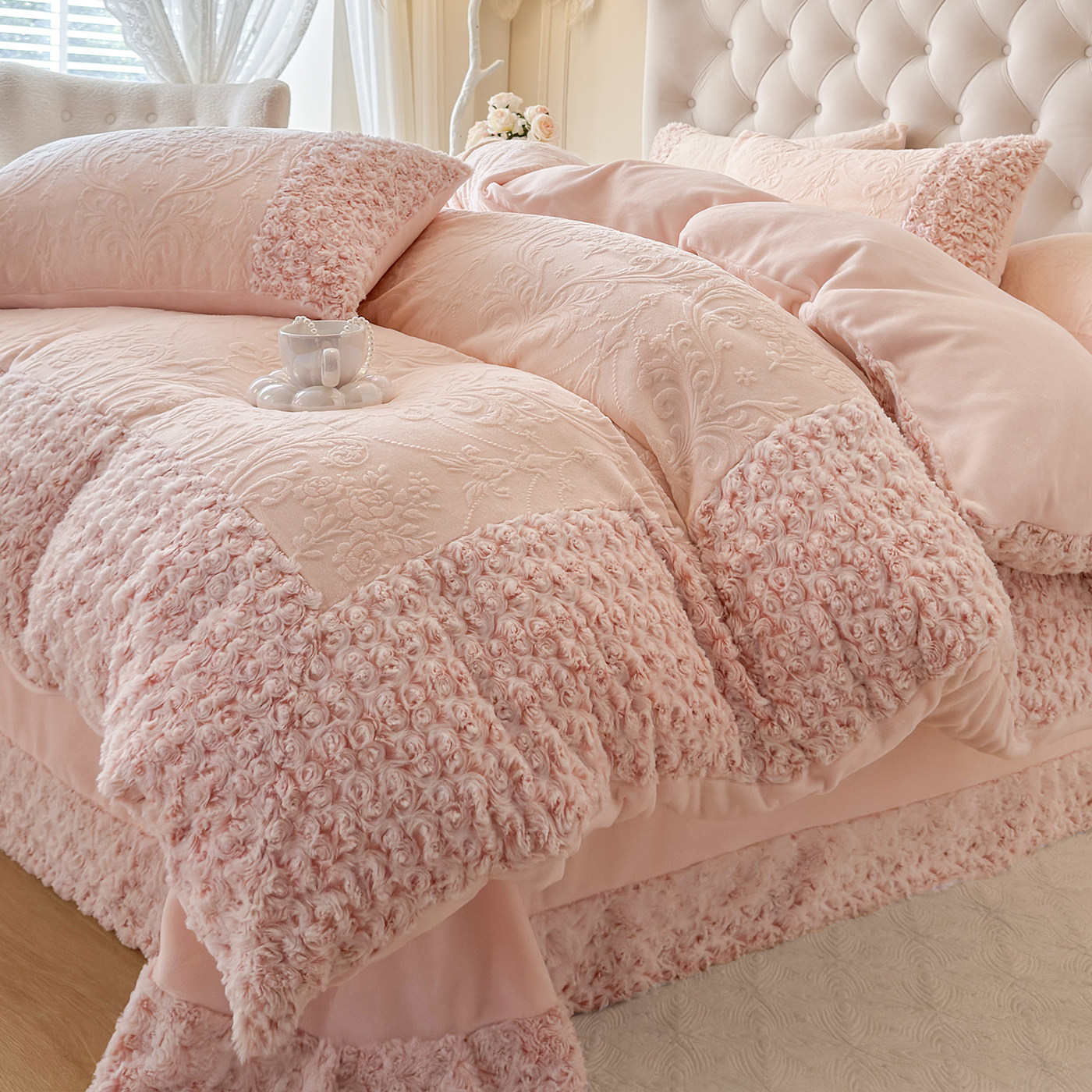 加厚雕花牛奶绒床上四件套花边床盖款2025新款冬季保暖珊瑚绒被套