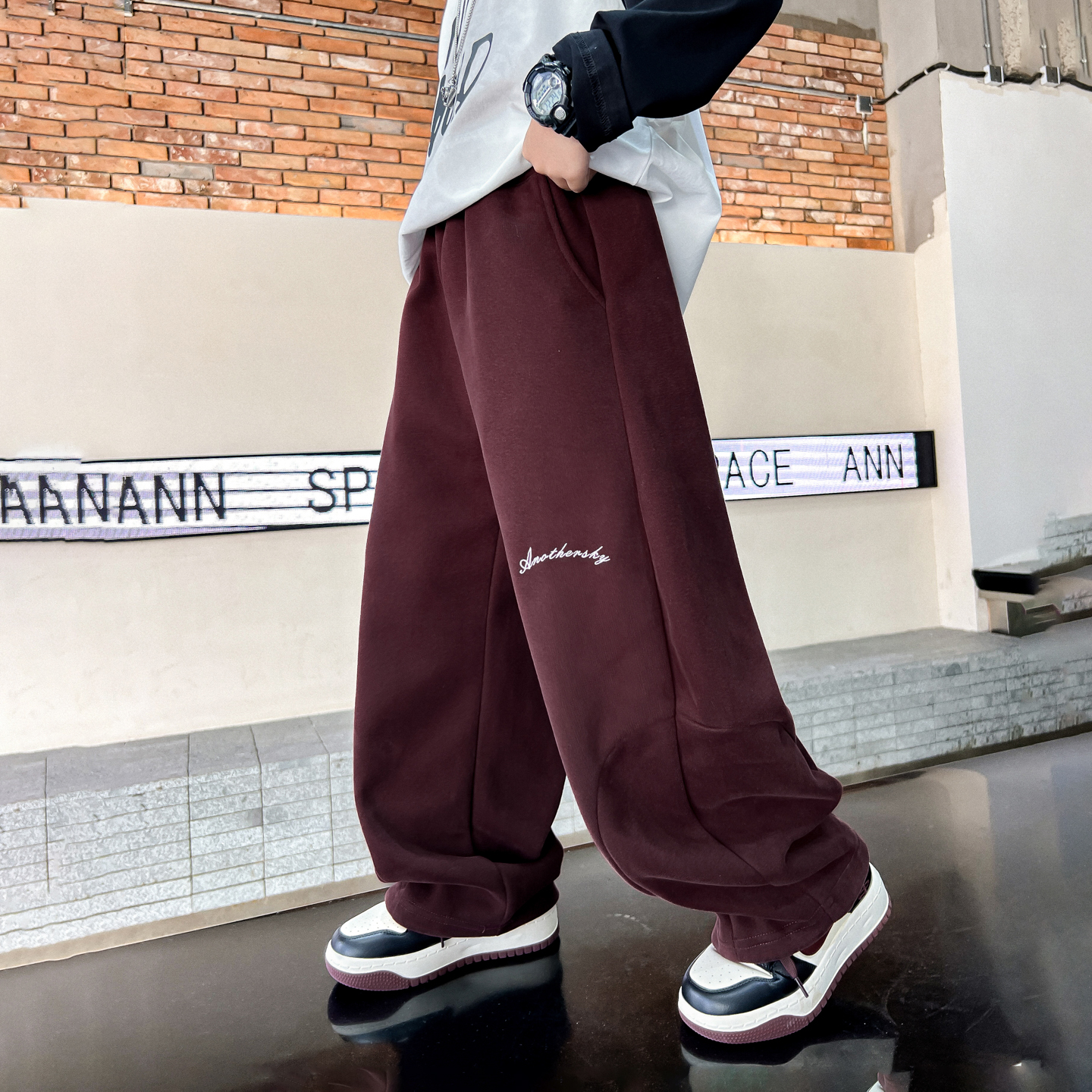 重工字母刺绣弯刀阔腿针织卫裤潮