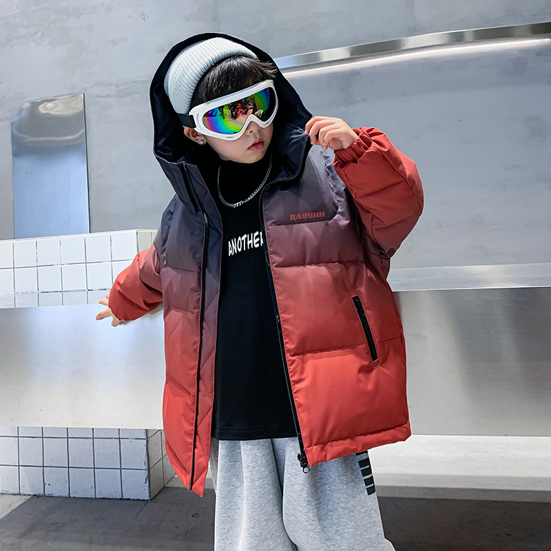 男童冬季渐变红冲锋衣滑雪羽绒服2025新款儿童装加厚防风免洗外套