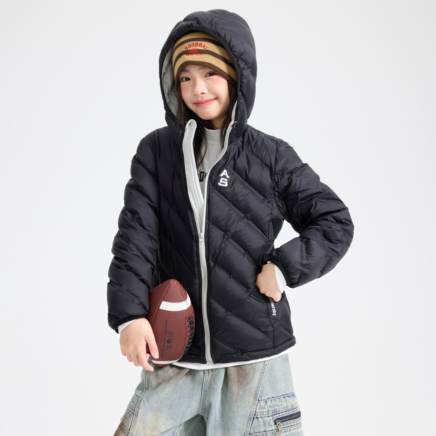 90白鸭绒时髦轻薄防水连帽羽绒服