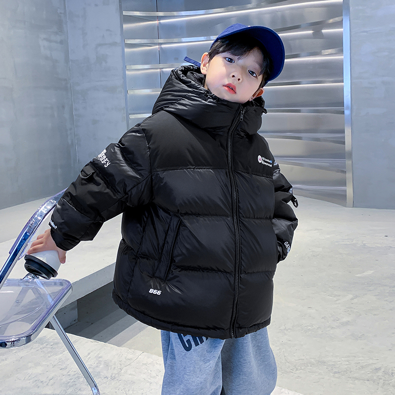 男童冬季黑色连帽帅气宽松羽绒服
