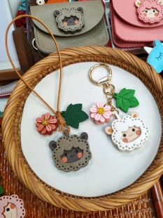 可爱生肖小羊挂件墨染小众设计手工真皮定制小羊肖恩包包钥匙挂件