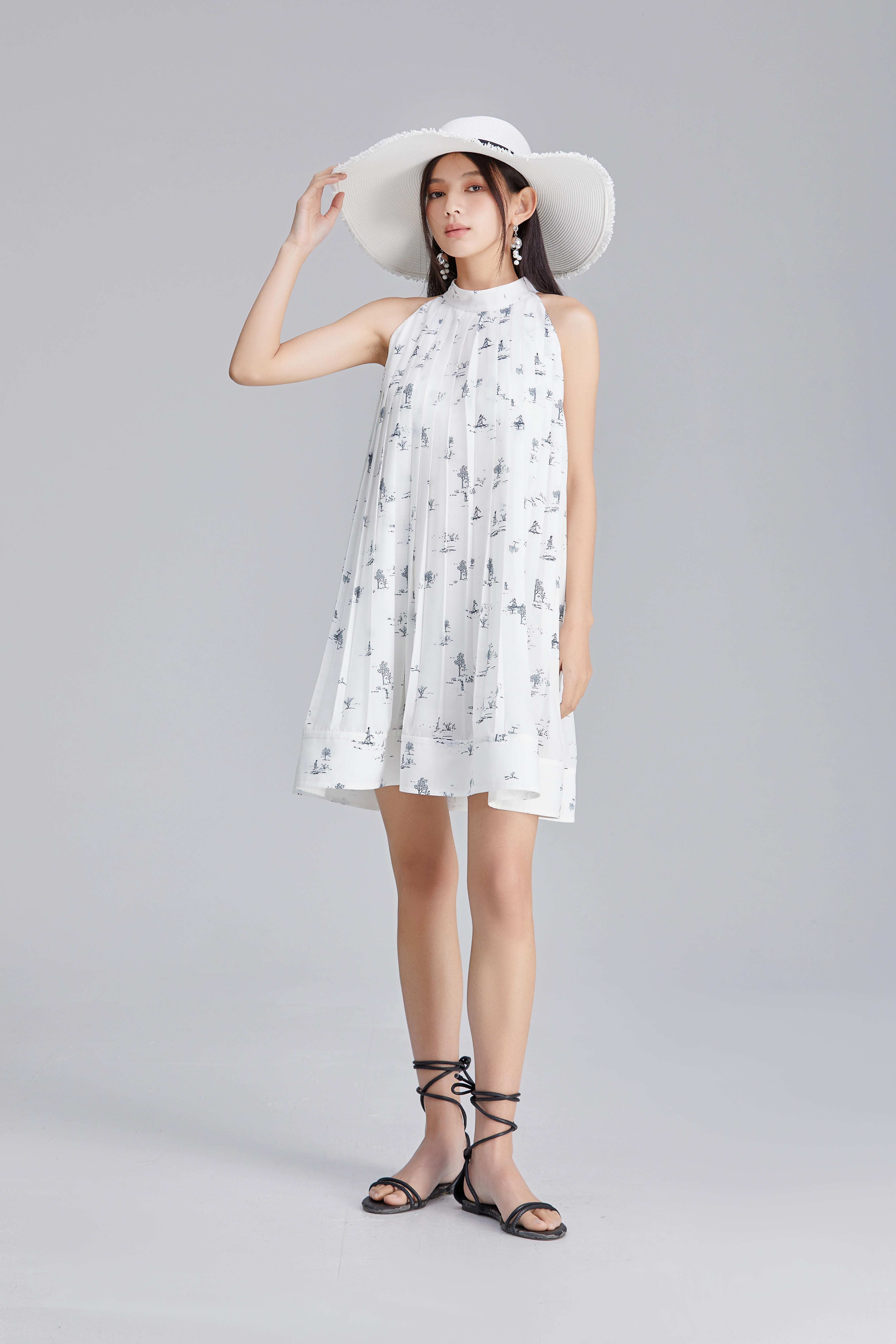 2025年新款女装时尚休闲百搭无袖连衣裙 吊牌899