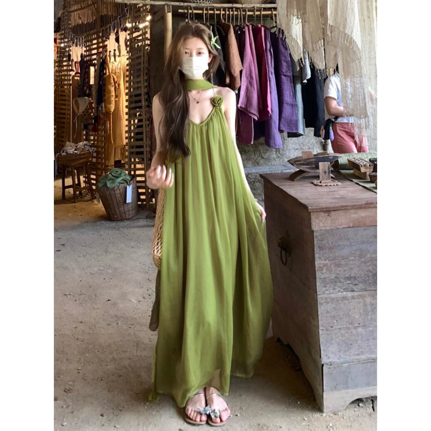 度假风绿吊带飘逸显瘦玫瑰长裙