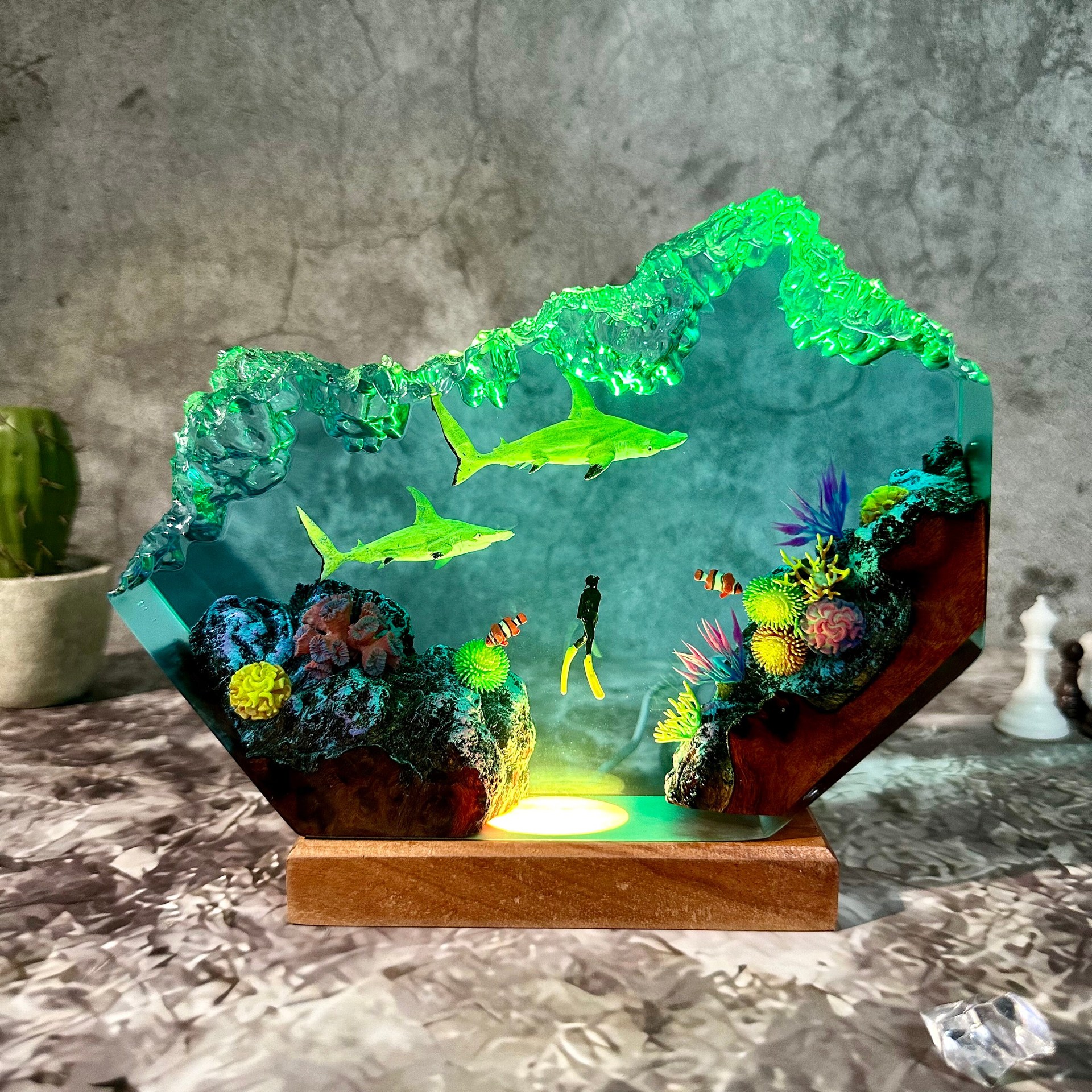 海底世界景观双髻鲨鱼潜水员热带鱼珊瑚礁小夜灯床头灯氛围灯摆件