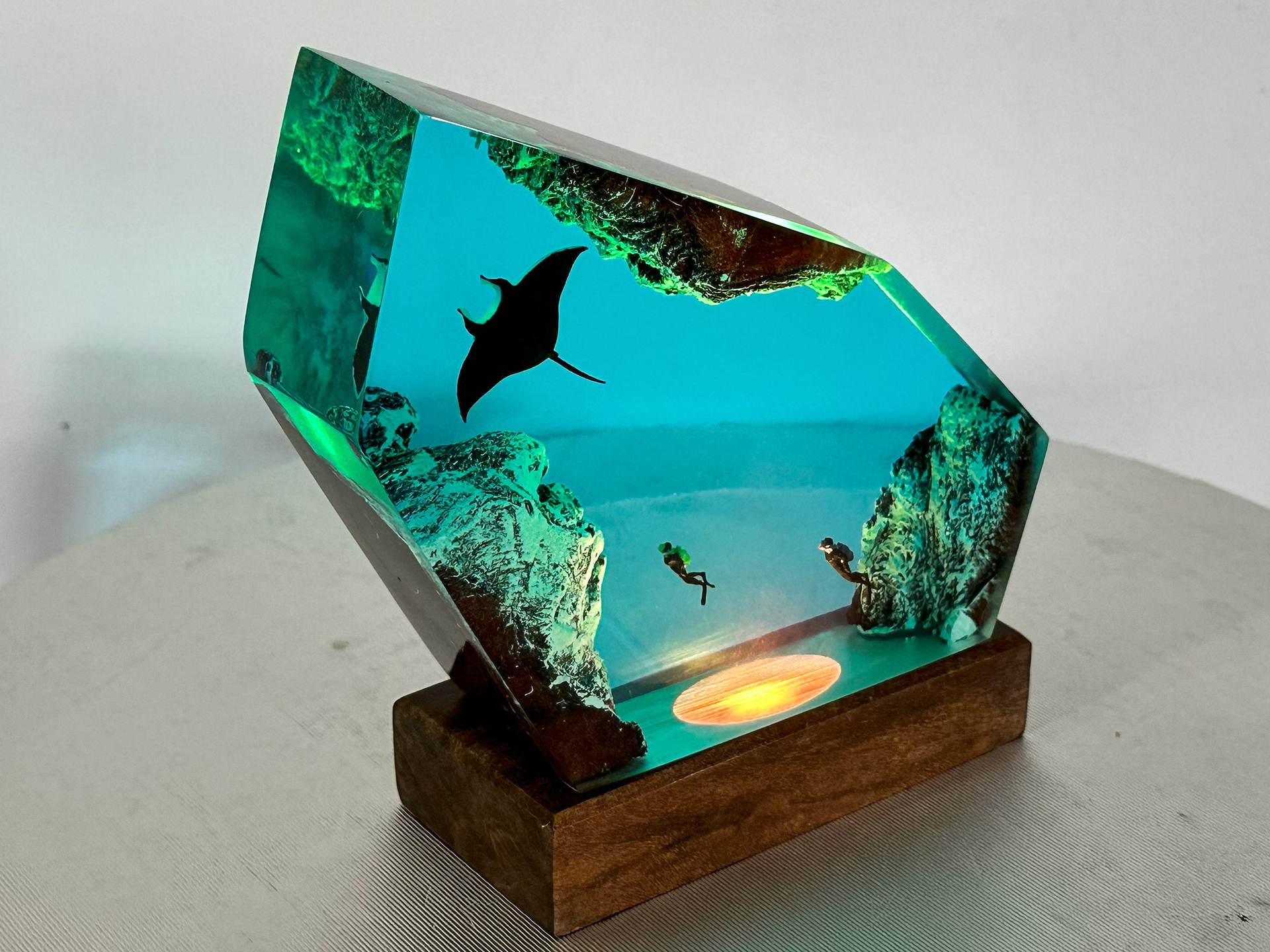 海底世界景观溶洞实木树脂魔鬼鱼潜水员小夜灯床头灯氛围灯摆件