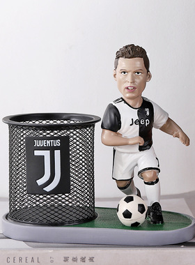 创意足球星梅西C罗摆件男孩学生礼品金属网格笔筒桌面摆件卡通