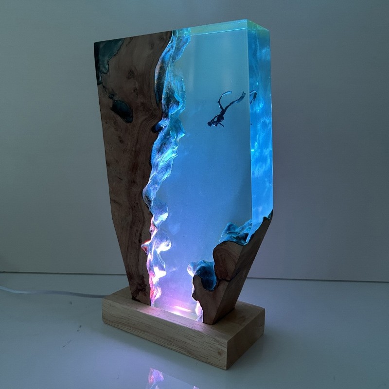 海底世界景观实木树脂潜水员自由泳潜水小夜灯床头灯氛围灯摆件